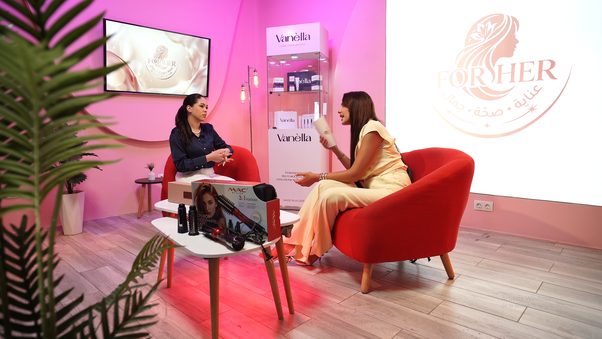 Interview plateau FOR HER avec produits MAC